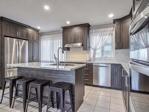 Cuisine - 880 Rg Du Bas-De-L'Assomption S., L'Assomption, QC - Indoor Photo Showing Kitchen With Upgraded Kitchen