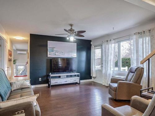 Salon - 880 Rg Du Bas-De-L'Assomption S., L'Assomption, QC - Indoor Photo Showing Living Room