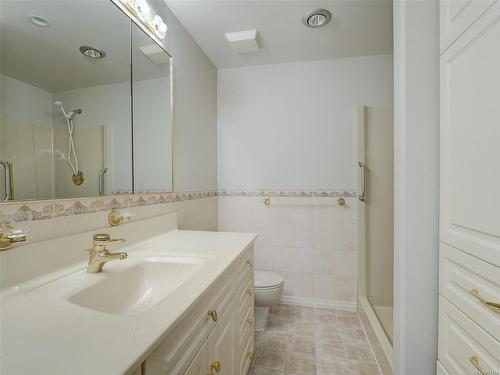 401-640 Montreal St, Victoria, BC - Indoor Photo Showing Bathroom