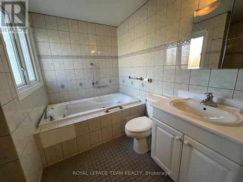 24 Glengarry Road, Ottawa, ON - Indoor Photo Showing Bathroom