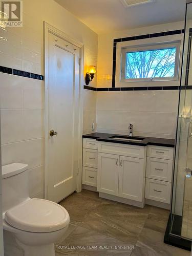 24 Glengarry Road, Ottawa, ON - Indoor Photo Showing Bathroom