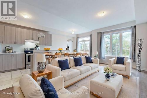 22 Greenwood Drive, Essa, ON - Indoor Photo Showing Living Room