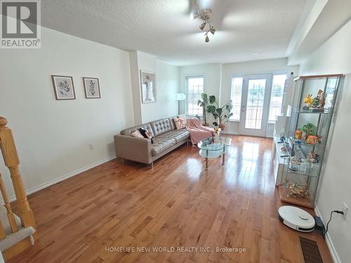 5271 Major Mackenzie Drive E, Markham, ON - Indoor Photo Showing Living Room