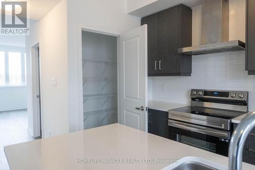 60 Blue Forest Crescent, Barrie, ON - Indoor Photo Showing Kitchen