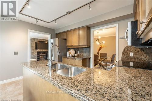 14 Evergreens Drive, Grimsby, ON - Indoor Photo Showing Kitchen With Double Sink With Upgraded Kitchen