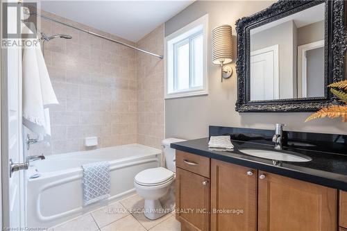 14 Evergreens Drive, Grimsby, ON - Indoor Photo Showing Bathroom