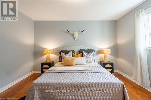 14 Evergreens Drive, Grimsby, ON - Indoor Photo Showing Bedroom