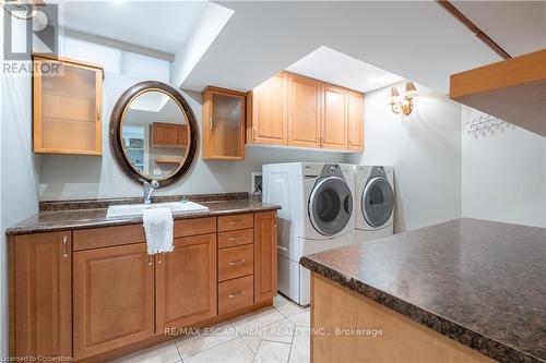 14 Evergreens Drive, Grimsby, ON - Indoor Photo Showing Laundry Room