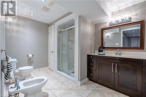 14 Evergreens Drive, Grimsby, ON - Indoor Photo Showing Bathroom