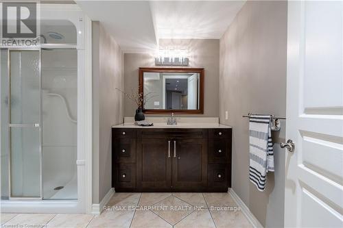 14 Evergreens Drive, Grimsby, ON - Indoor Photo Showing Bathroom