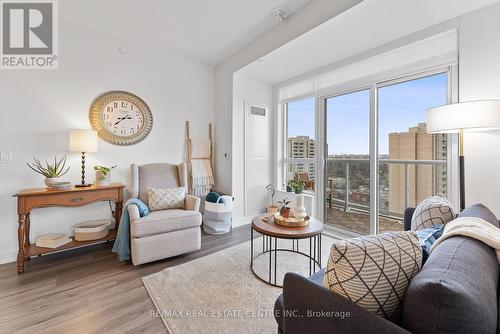 2101 - 10 Wilby Crescent, Toronto, ON - Indoor Photo Showing Living Room