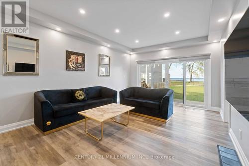 599 Beach Boulevard, Hamilton, ON - Indoor Photo Showing Living Room