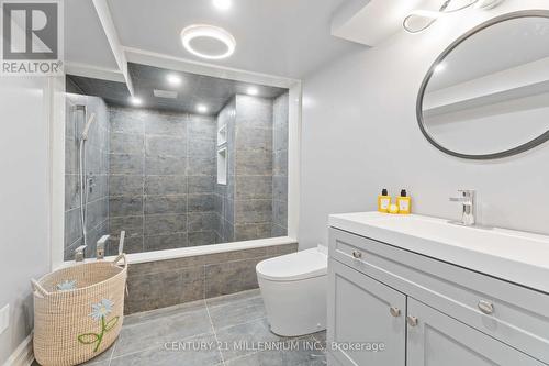 599 Beach Boulevard, Hamilton, ON - Indoor Photo Showing Bathroom