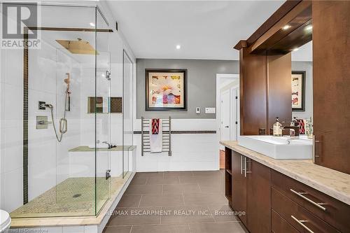 58 Tamwood Court, Hamilton, ON - Indoor Photo Showing Bathroom