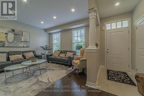 14 Macdonell Road, Niagara-On-The-Lake, ON - Indoor Photo Showing Living Room