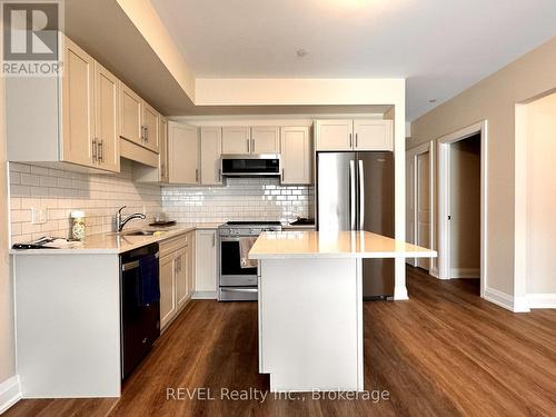 110 - 118 Summersides Boulevard, Pelham (662 - Fonthill), ON - Indoor Photo Showing Kitchen With Upgraded Kitchen