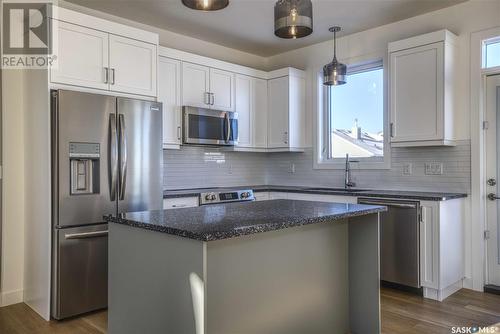 608 Weir Crescent, Warman, SK - Indoor Photo Showing Kitchen With Stainless Steel Kitchen With Upgraded Kitchen