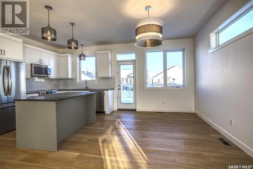 608 Weir Crescent, Warman, SK - Indoor Photo Showing Kitchen With Stainless Steel Kitchen