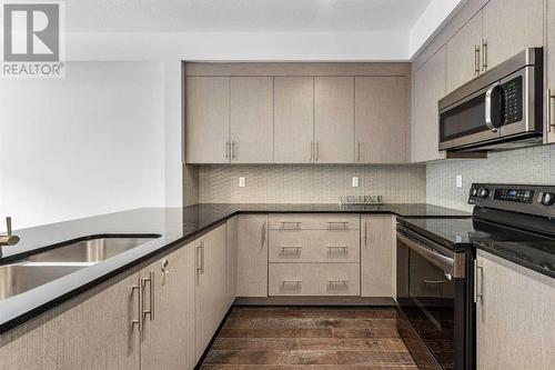 52 West Caoch Manor Sw, Calgary, AB - Indoor Photo Showing Kitchen With Double Sink With Upgraded Kitchen