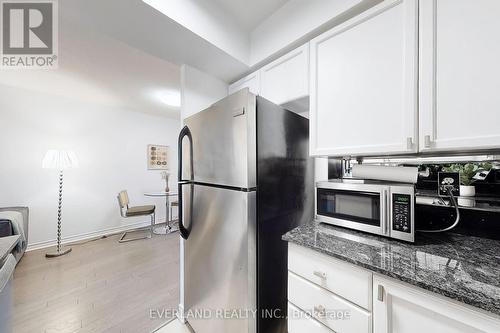 2311 - 1 Rean Drive, Toronto, ON - Indoor Photo Showing Kitchen