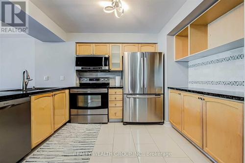 606 - 410 Queens Quay, Toronto, ON - Indoor Photo Showing Kitchen