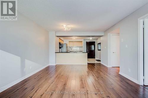 606 - 410 Queens Quay, Toronto, ON - Indoor Photo Showing Kitchen