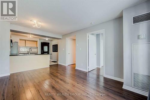 606 - 410 Queens Quay, Toronto, ON - Indoor Photo Showing Kitchen