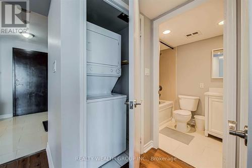 606 - 410 Queens Quay, Toronto, ON - Indoor Photo Showing Laundry Room