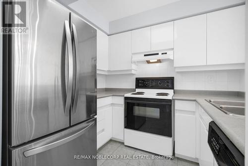 817 - 942 Yonge Street, Toronto, ON - Indoor Photo Showing Kitchen With Double Sink