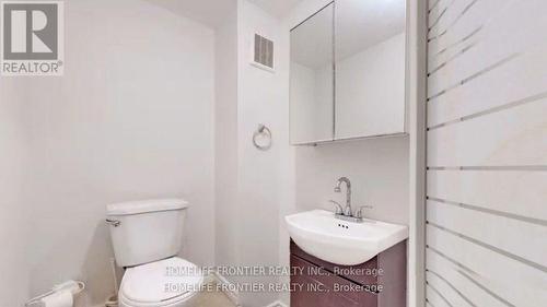 201 Centre Street W, Richmond Hill, ON - Indoor Photo Showing Bathroom