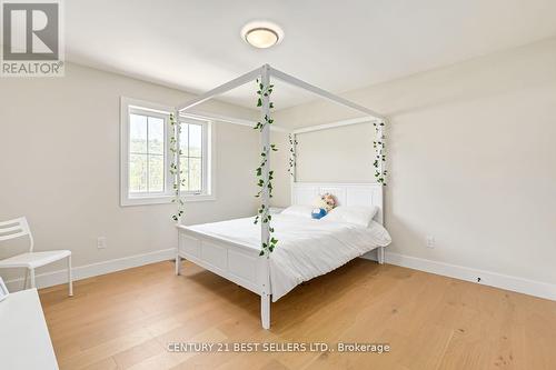 168 Courtland Street, Blue Mountains, ON - Indoor Photo Showing Bedroom