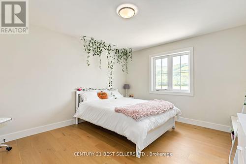 168 Courtland Street, Blue Mountains, ON - Indoor Photo Showing Bedroom