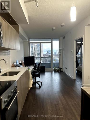 609 - 50 Forest Manor Road, Toronto, ON - Indoor Photo Showing Kitchen