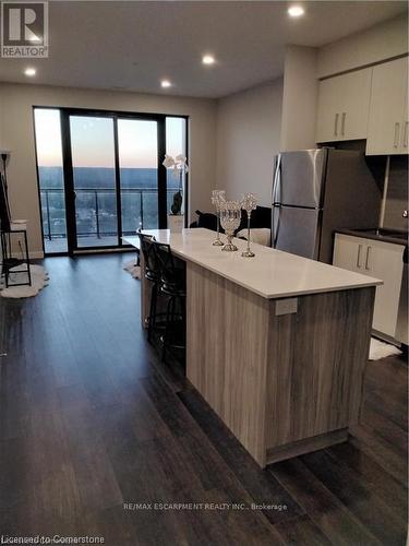 2304 - 15 Queen Street S, Hamilton, ON - Indoor Photo Showing Kitchen