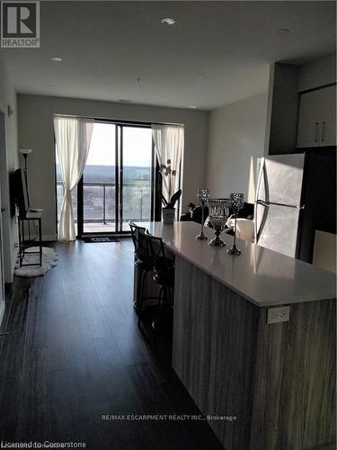 2304 - 15 Queen Street S, Hamilton, ON - Indoor Photo Showing Kitchen