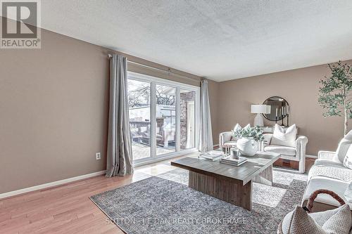 1262 Hastings Drive, London, ON - Indoor Photo Showing Living Room