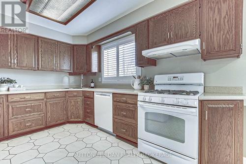 1262 Hastings Drive, London, ON - Indoor Photo Showing Kitchen