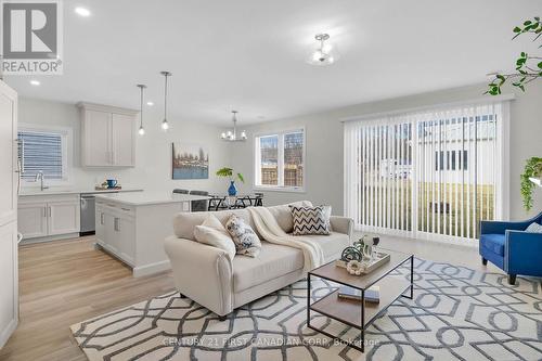 403 Breakwater Boulevard, Central Elgin, ON - Indoor Photo Showing Living Room