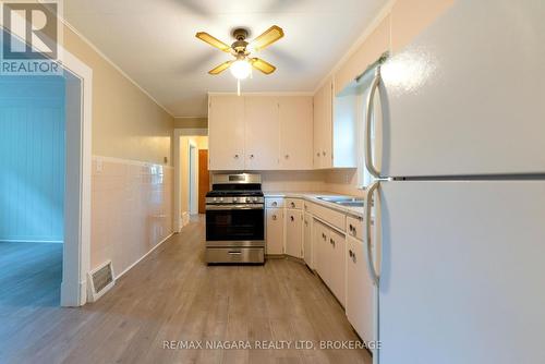 6141 Main Street, Niagara Falls (216 - Dorchester), ON - Indoor Photo Showing Kitchen With Double Sink