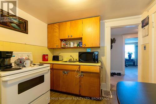 6141 Main Street, Niagara Falls (216 - Dorchester), ON - Indoor Photo Showing Kitchen