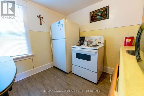 6141 Main Street, Niagara Falls (216 - Dorchester), ON - Indoor Photo Showing Kitchen