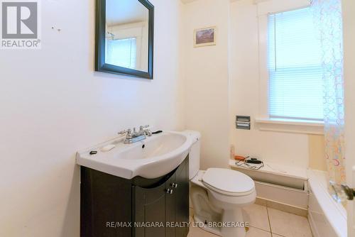 6141 Main Street, Niagara Falls (216 - Dorchester), ON - Indoor Photo Showing Bathroom