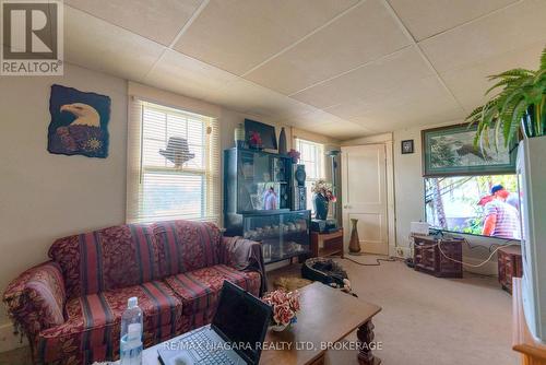 6141 Main Street, Niagara Falls (216 - Dorchester), ON - Indoor Photo Showing Living Room