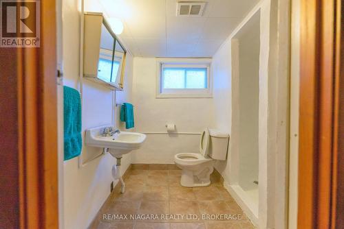 6141 Main Street, Niagara Falls (216 - Dorchester), ON - Indoor Photo Showing Bathroom