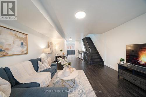 33 Christabelle Path N, Oshawa, ON - Indoor Photo Showing Living Room