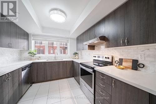 33 Christabelle Path N, Oshawa, ON - Indoor Photo Showing Kitchen With Stainless Steel Kitchen With Upgraded Kitchen