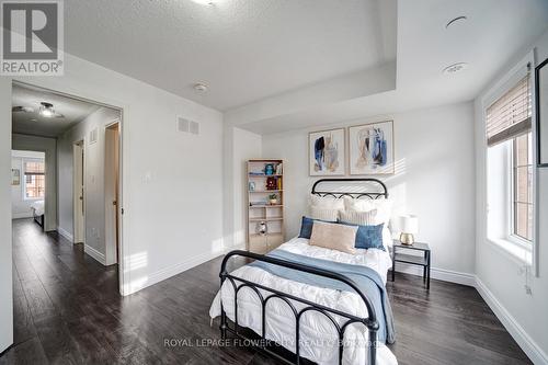 33 Christabelle Path N, Oshawa, ON - Indoor Photo Showing Bedroom