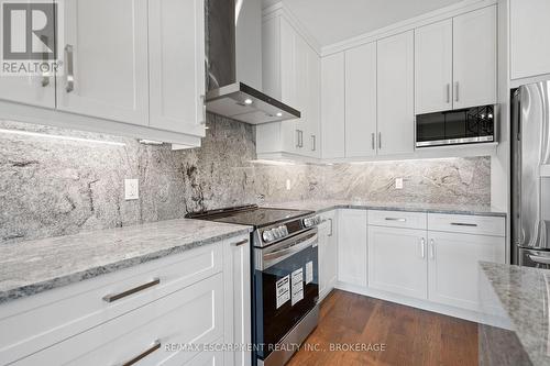 7346 Sherrilee Crescent, Niagara Falls (222 - Brown), ON - Indoor Photo Showing Kitchen With Upgraded Kitchen