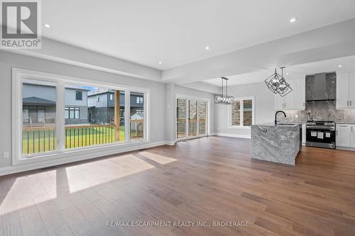 7346 Sherrilee Crescent, Niagara Falls (222 - Brown), ON - Indoor Photo Showing Living Room