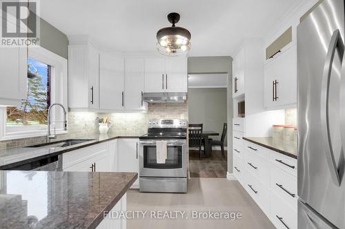 6657 Bluebird Street, Ottawa, ON - Indoor Photo Showing Kitchen With Stainless Steel Kitchen With Upgraded Kitchen